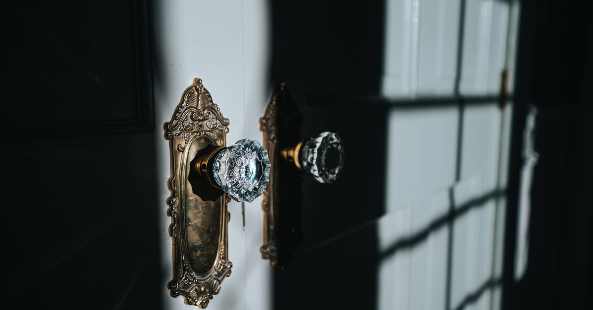 locksmith hands door — Bridgeview Locksmith
